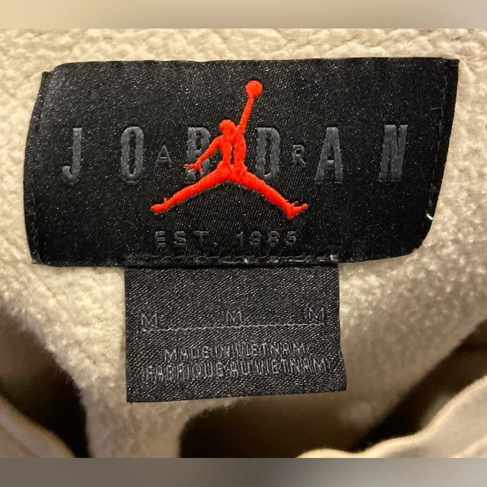 Nike Jordan Essential Holiday Mens DV1574-091 Sweatshirt Gray Size Medium -
